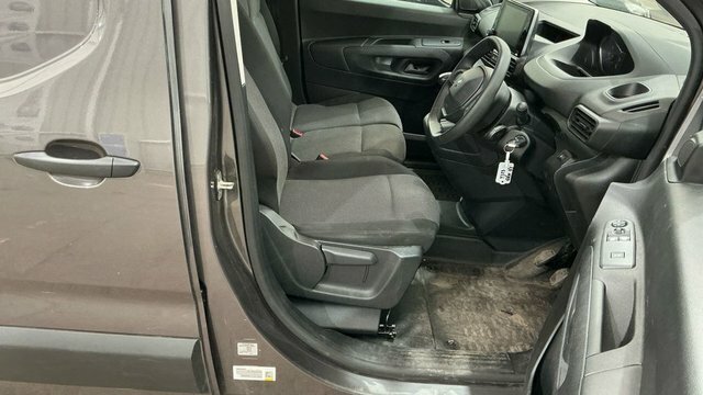 Peugeot Partner Mpv White #9
