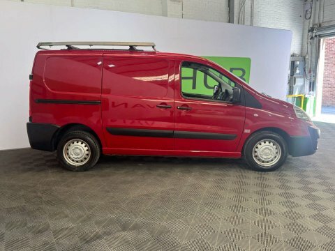 Toyota PROACE 2015 15 2.0 Red #4