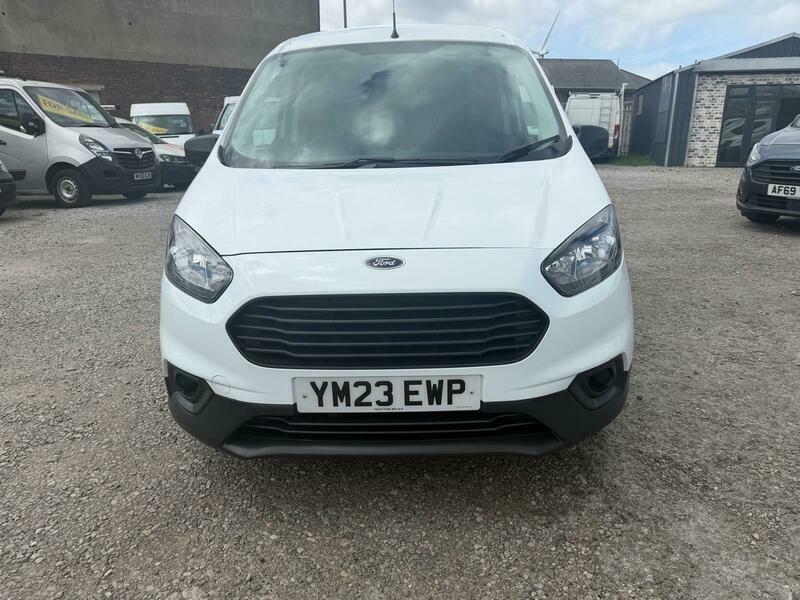 Ford Transit Courier Base White #6