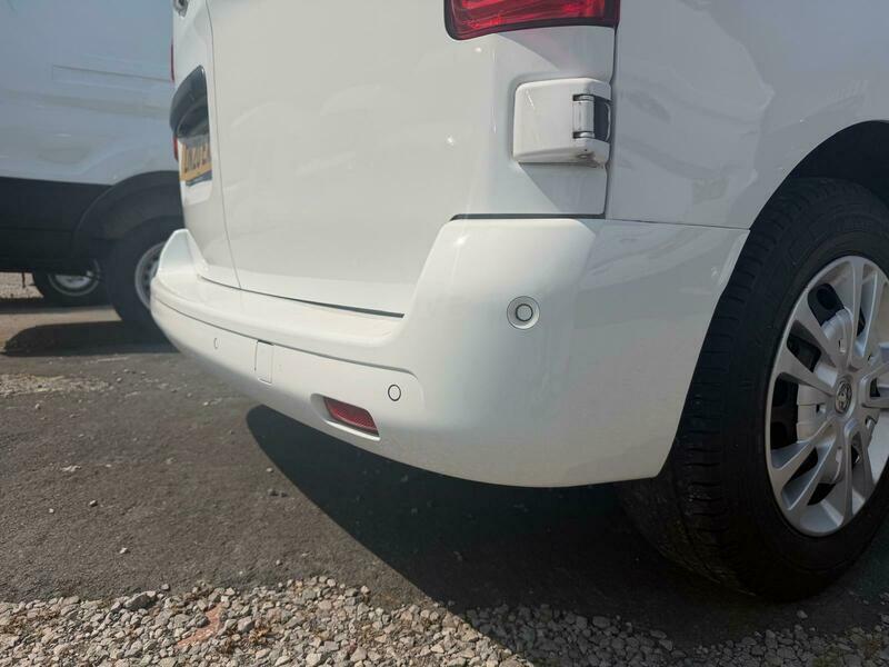 Vauxhall Vivaro 2L Edition White #12