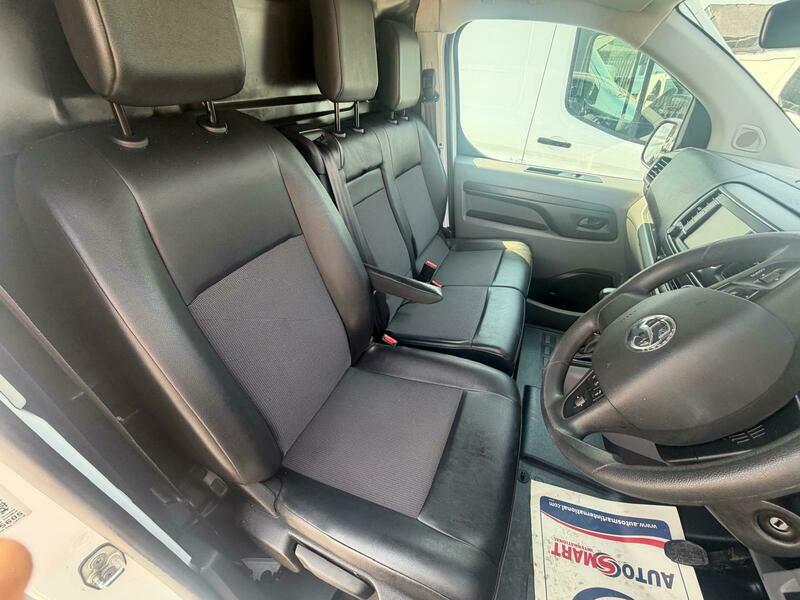 Vauxhall Vivaro 2L Edition White #20