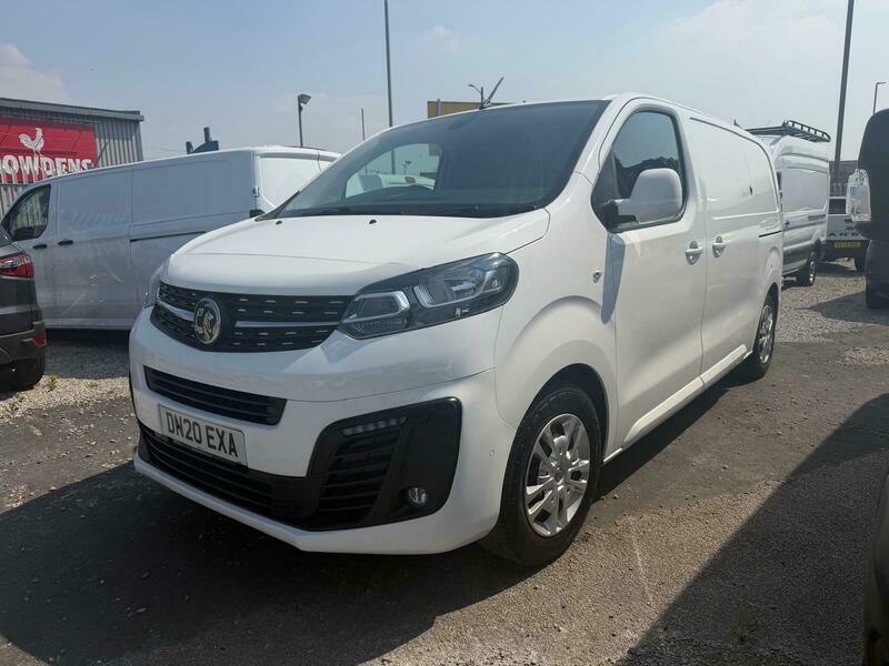 Vauxhall Vivaro 2L Edition White #8