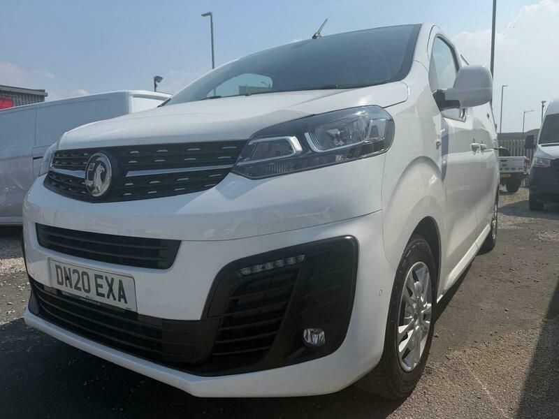 Vauxhall Vivaro 2L Edition White #11