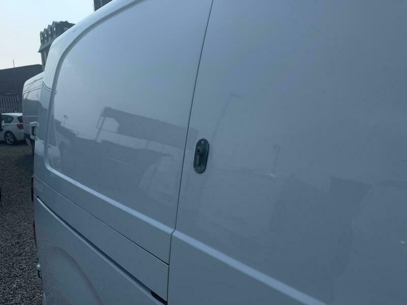 Vauxhall Vivaro 2L Edition White #14