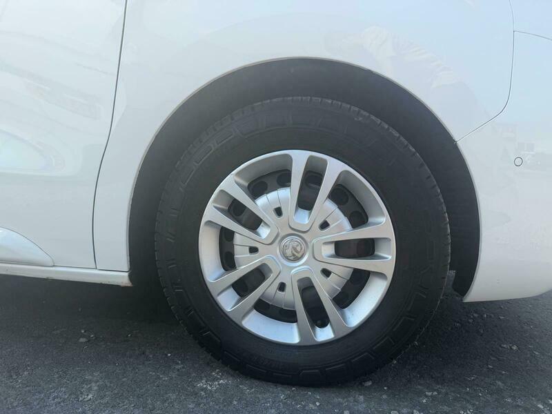 Vauxhall Vivaro 2L Edition White #10