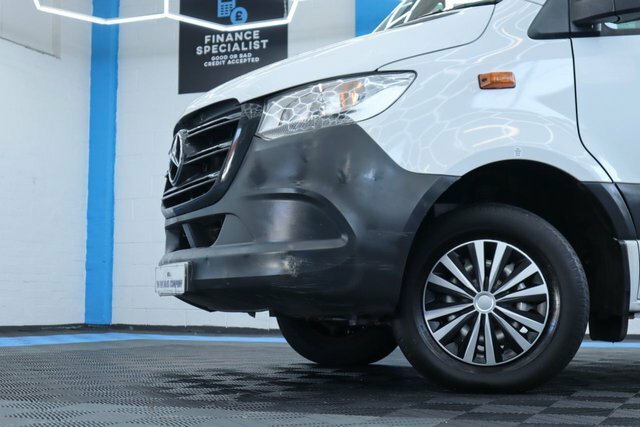 Mercedes-Benz Sprinter Diesel PJ70JYS White #5