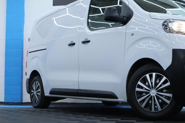 Peugeot Expert Mpv NU22UUN White #3