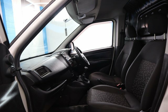 Vauxhall Combo Combo 2000 L1h1 Cdti Sportive Silver #24