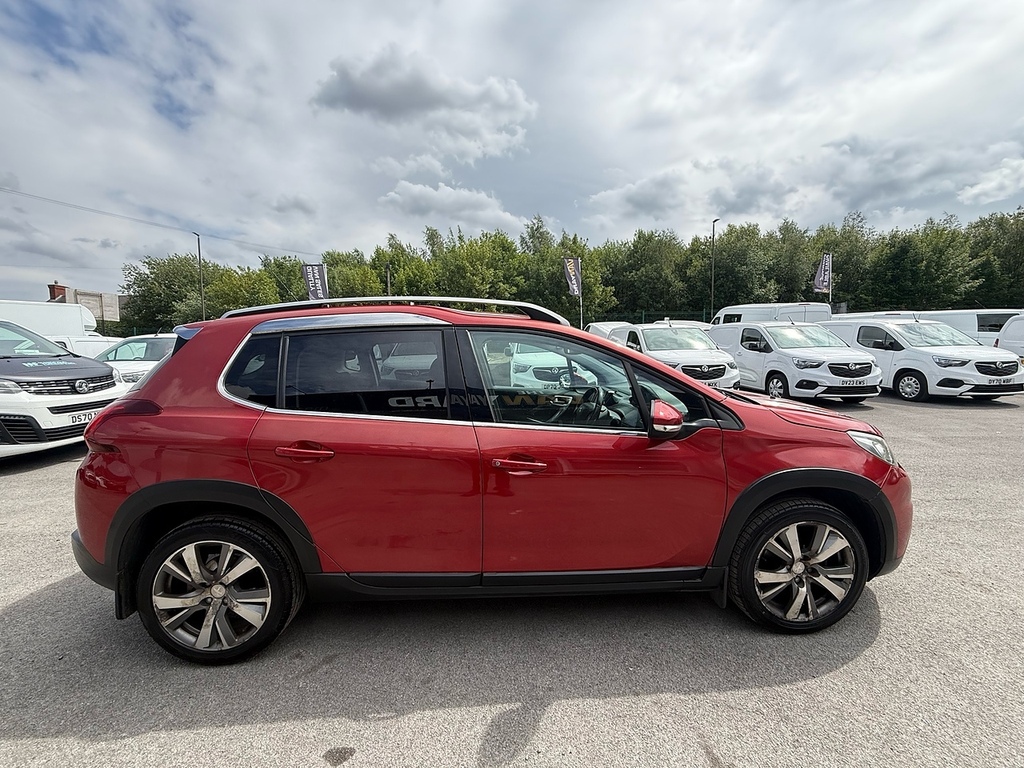 Peugeot 2008 Puretech Allure Red #4