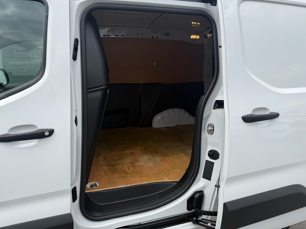 Vauxhall Combo 2300 1.5 Turbo D 100Ps H1 Prime Van White #11