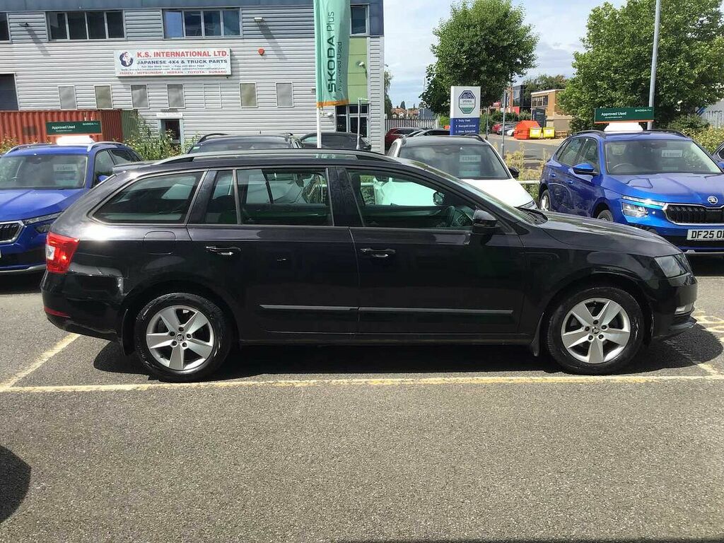 Skoda Octavia 1.5 Tsi Se Dsg Black #4