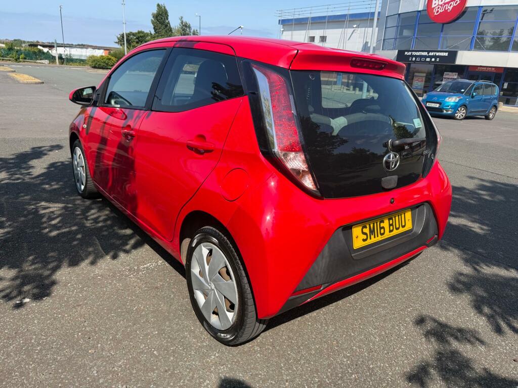 Toyota Aygo 1.0 Vvt-i X-play Euro 6 Red #4