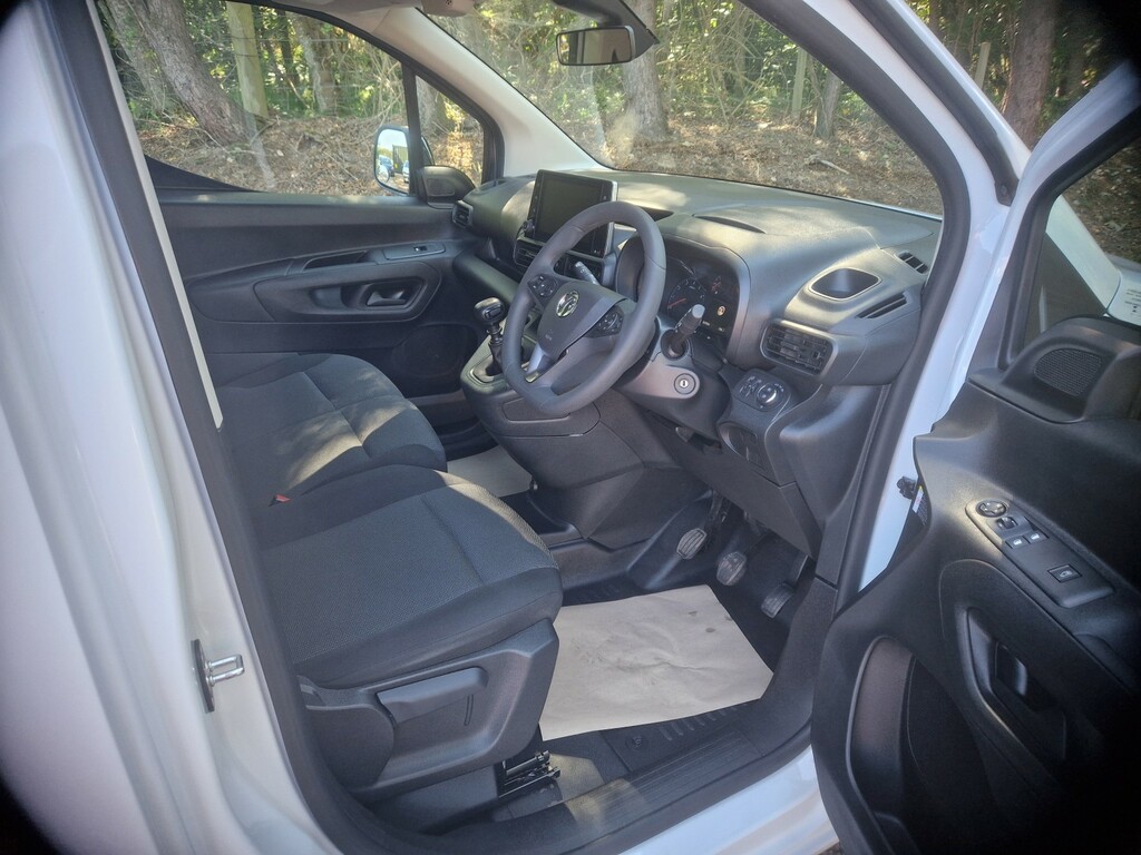 Vauxhall Combo Panel Van 1.5 Combo Pro 1.5D 100 M6 L1h1 2300 Pane White #5