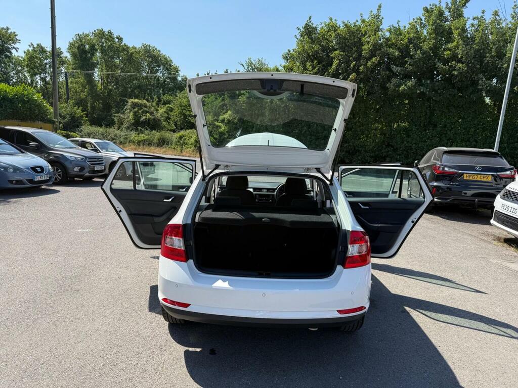 Skoda Rapid Spaceback Koda Rapid Spaceback Se Tech White #30
