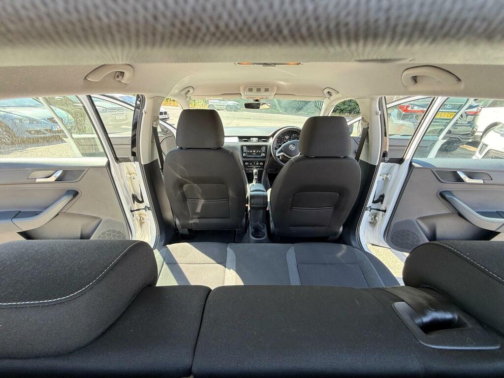 Skoda Rapid Spaceback Koda Rapid Spaceback Se Tech White #25