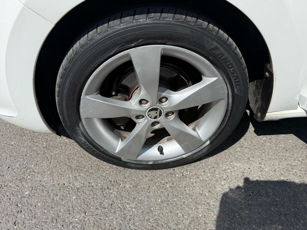 Skoda Rapid Spaceback Koda Rapid Spaceback Se Tech White #34