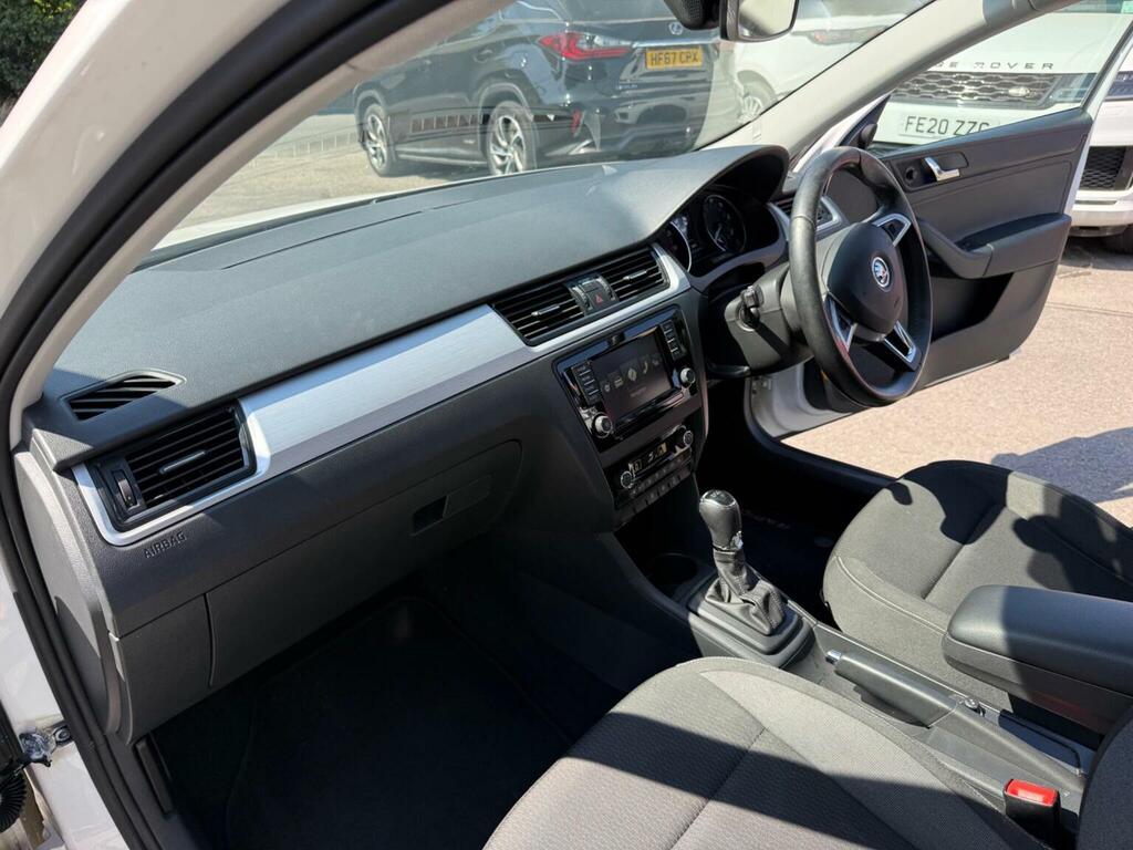 Skoda Rapid Spaceback Koda Rapid Spaceback Se Tech White #18