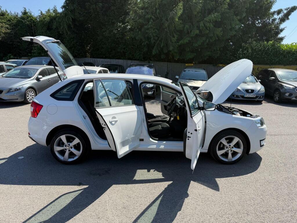 Skoda Rapid Spaceback Koda Rapid Spaceback Se Tech White #31