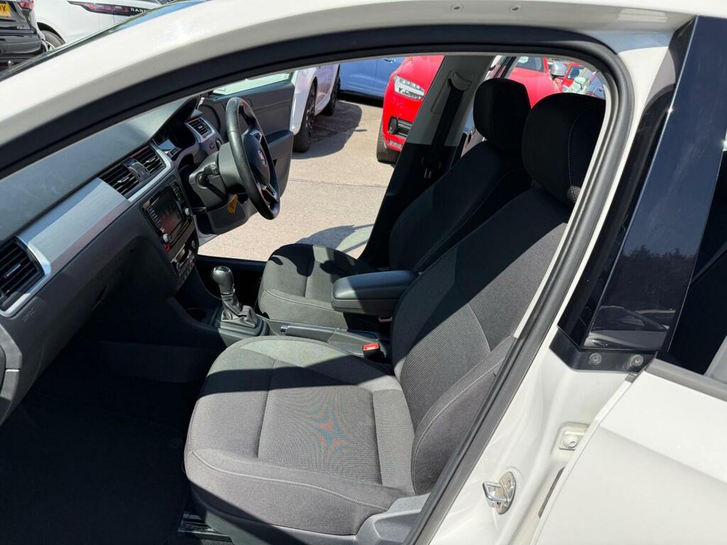 Skoda Rapid Spaceback Koda Rapid Spaceback Se Tech White #19