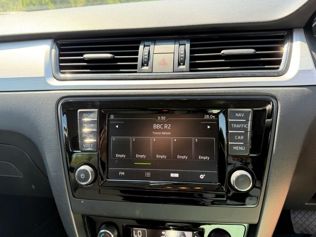 Skoda Rapid Spaceback Koda Rapid Spaceback Se Tech White #9