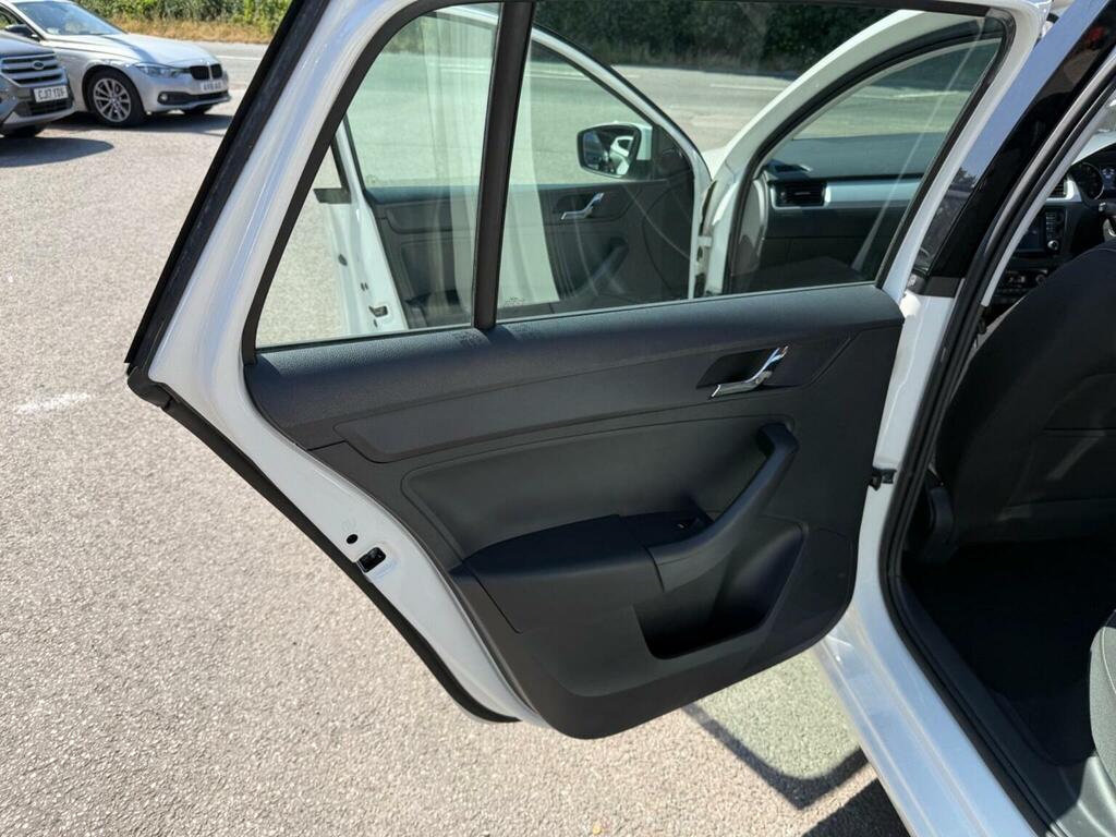 Skoda Rapid Spaceback Koda Rapid Spaceback Se Tech White #22