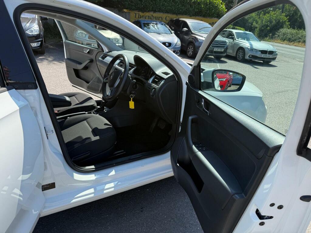 Skoda Rapid Spaceback Koda Rapid Spaceback Se Tech White #23