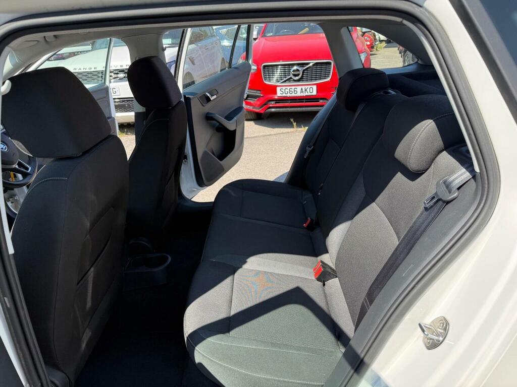 Skoda Rapid Spaceback Koda Rapid Spaceback Se Tech White #21