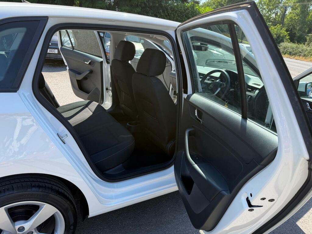 Skoda Rapid Spaceback Koda Rapid Spaceback Se Tech White #24