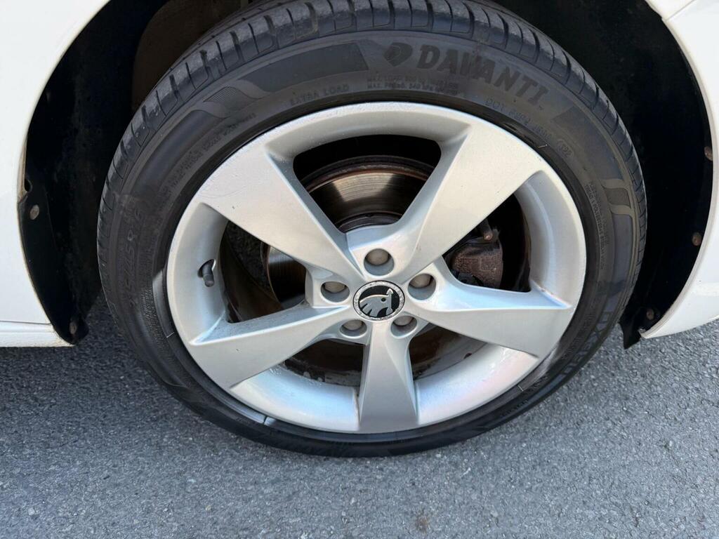 Skoda Rapid Spaceback Koda Rapid Spaceback Se Tech White #33