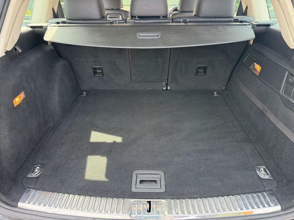 Volkswagen Touareg Suv White #31