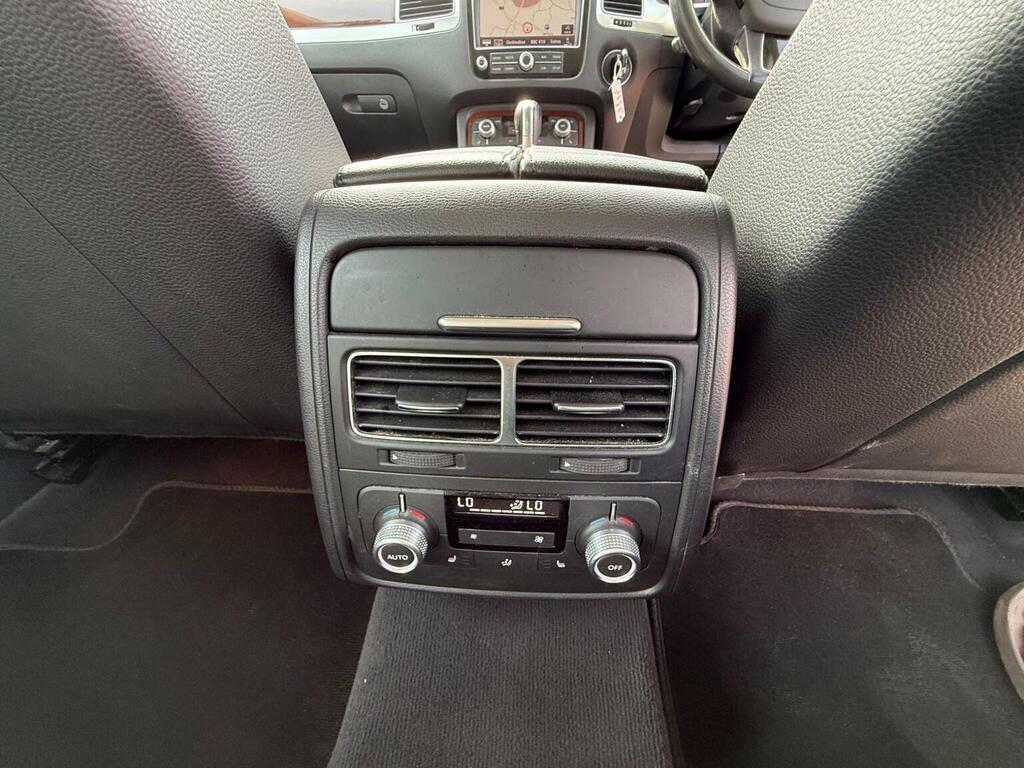 Volkswagen Touareg Suv White #21