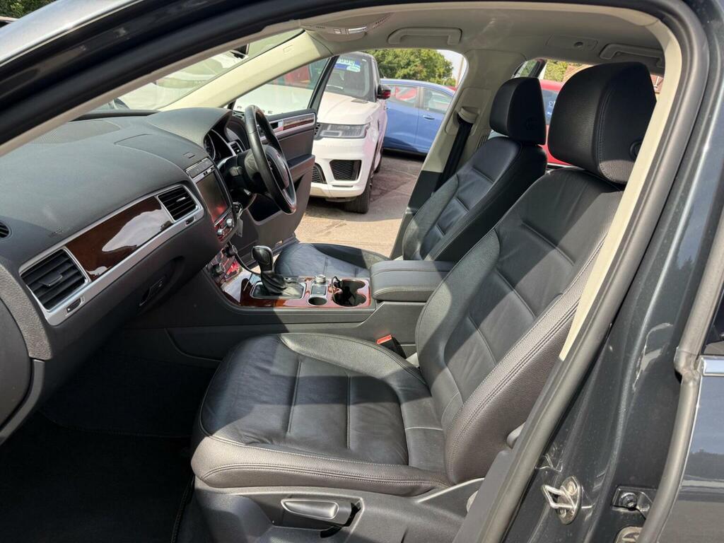Volkswagen Touareg Suv White #24
