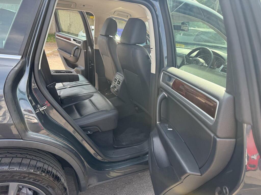 Volkswagen Touareg Suv White #30