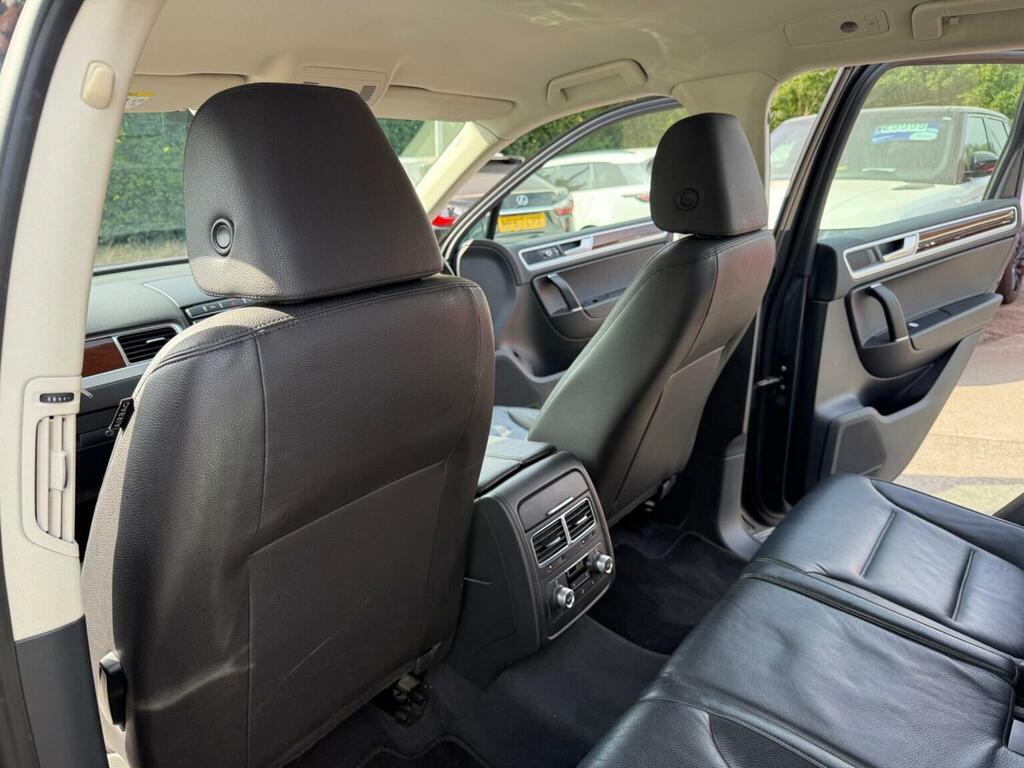Volkswagen Touareg Suv White #26