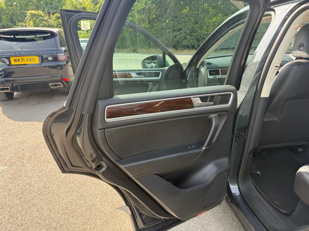 Volkswagen Touareg Suv White #28