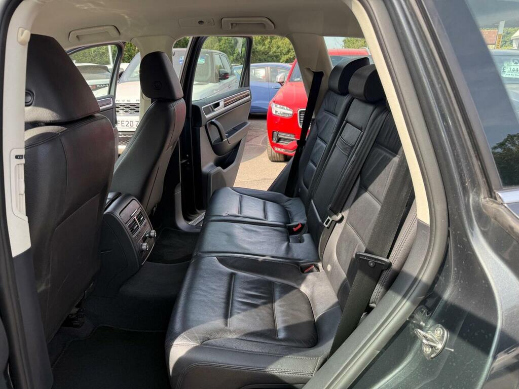 Volkswagen Touareg Suv White #27