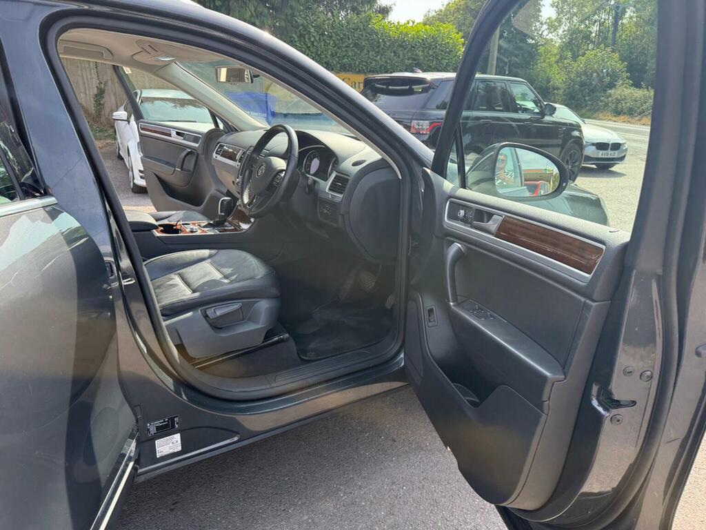 Volkswagen Touareg Suv White #29