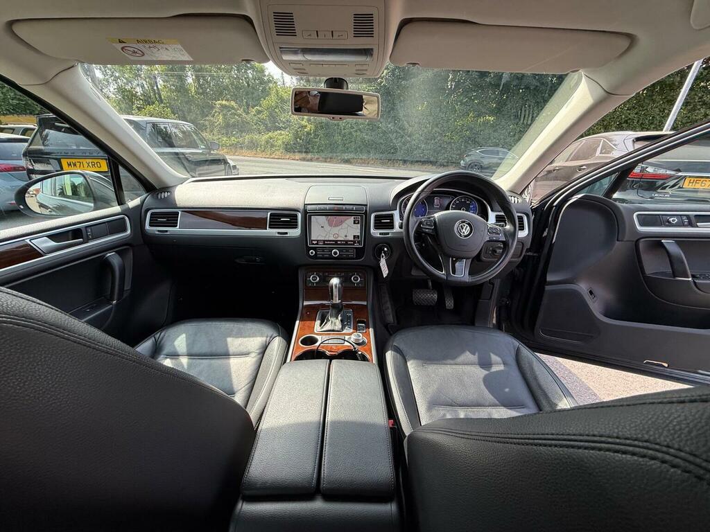 Volkswagen Touareg Suv White #19