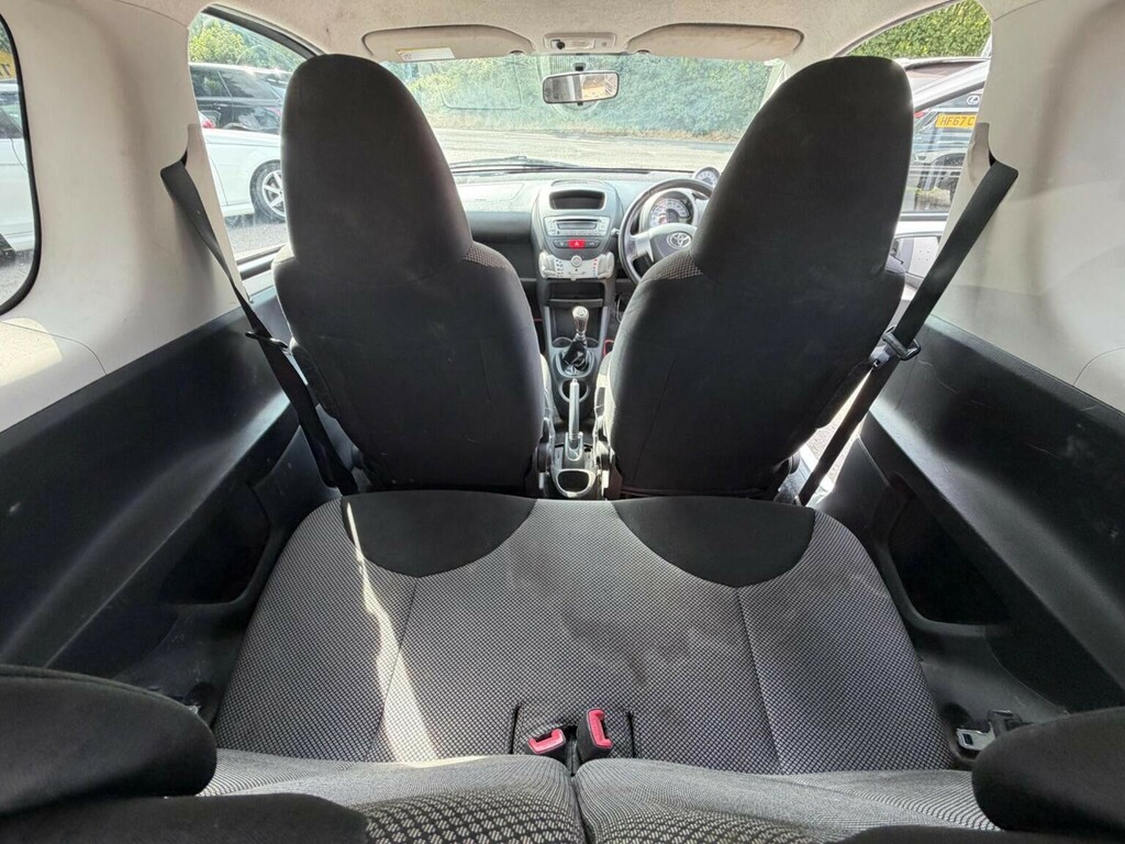 Toyota Aygo Hatchback White #12