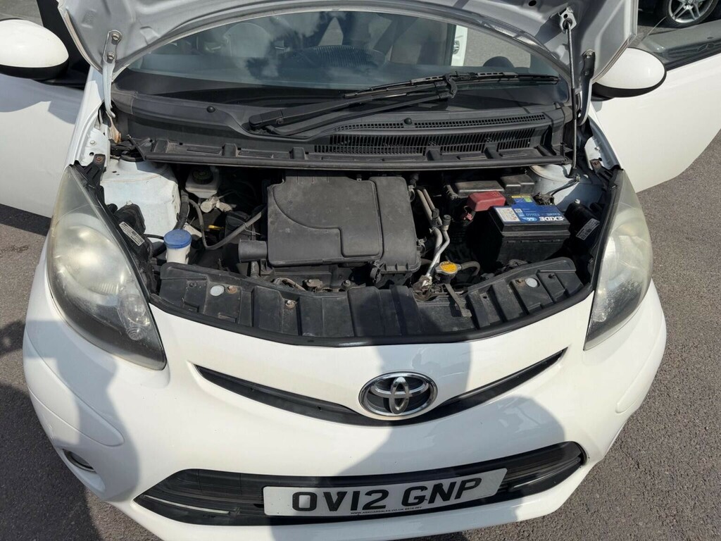 Toyota Aygo Hatchback White #19
