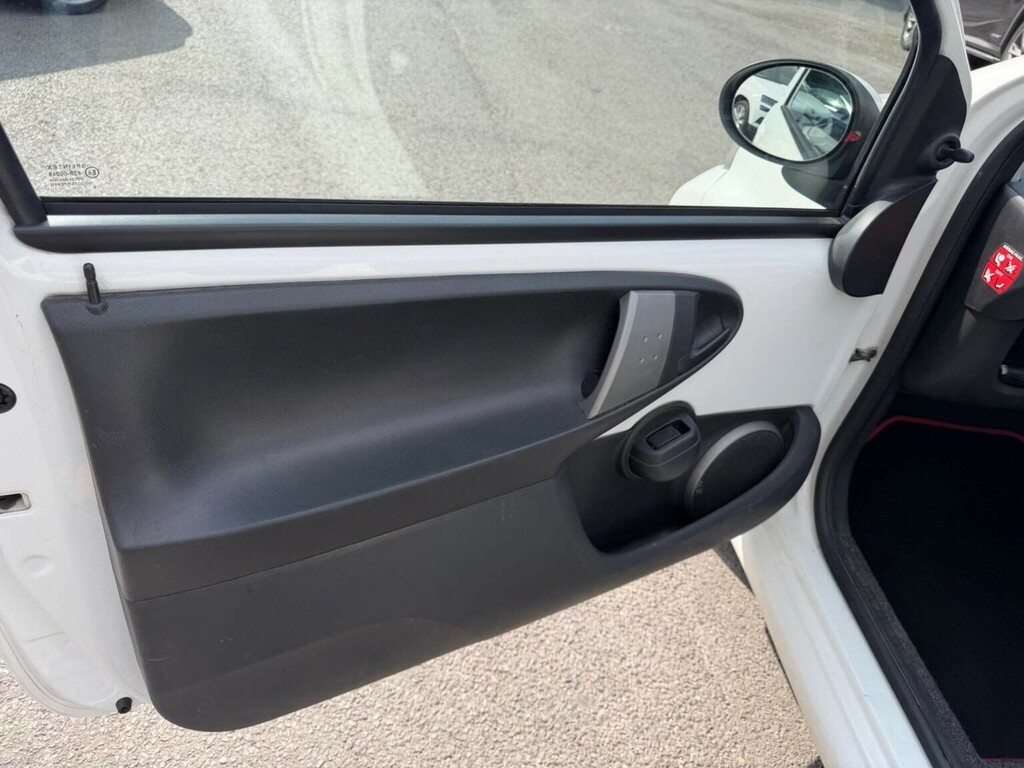 Toyota Aygo Hatchback White #16