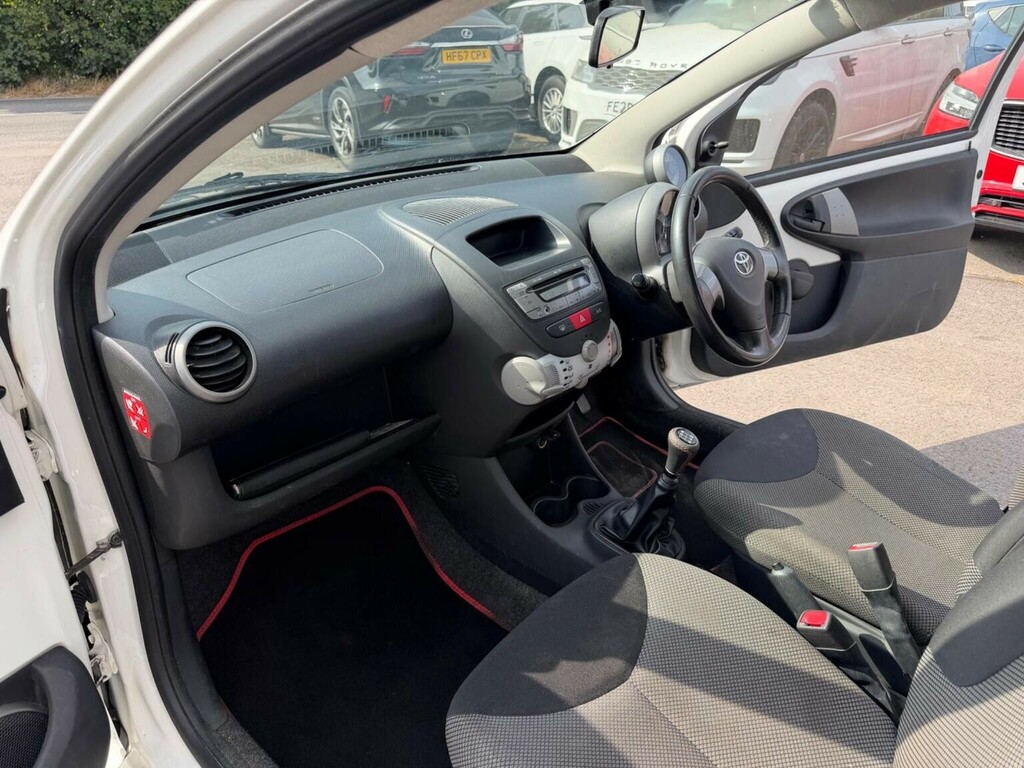 Toyota Aygo Hatchback White #13