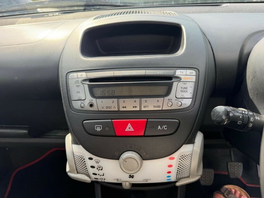 Toyota Aygo Hatchback White #10