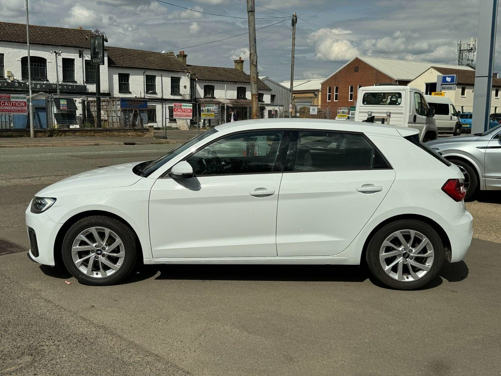 Audi A1 1.5L Sport AJ21YTA White #6