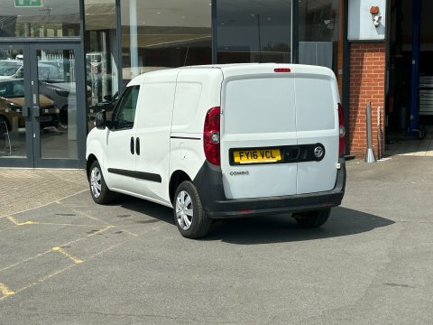 Vauxhall Combo Mpv White #4