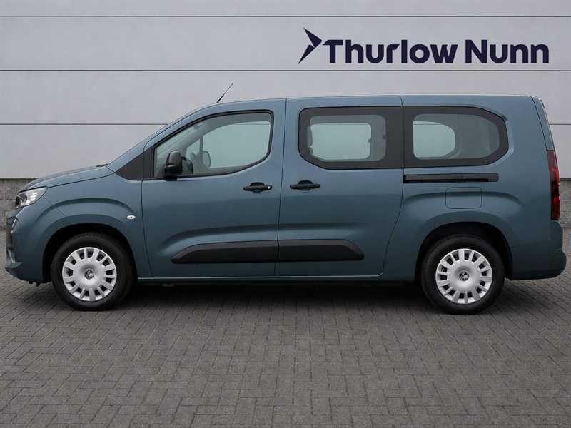 Vauxhall Combo-e Life Design XL 52Kwh 136Ps Blue #4