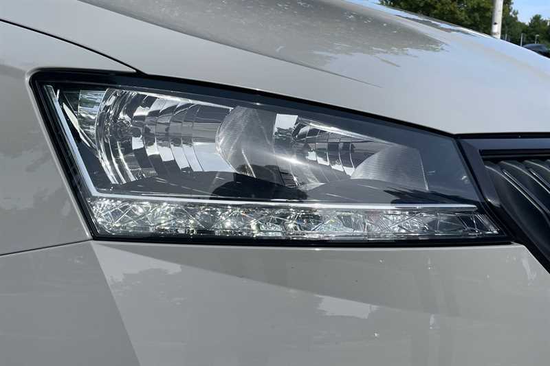 Skoda Fabia 1.0 Tsi Colour Ed Hatch Dsg Euro 6 95 White #24