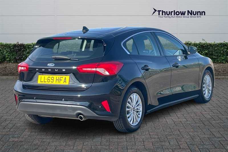 Ford Focus 1.0T Ecoboost Titanium Hatchback Black #4