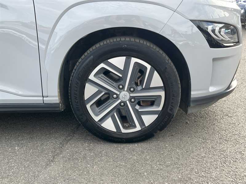 Hyundai Kona Premium Black #34