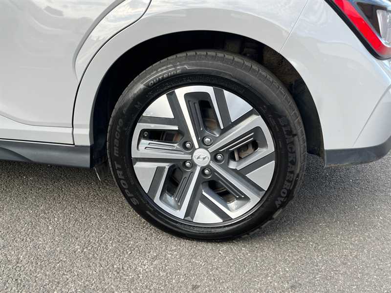 Hyundai Kona Premium Black #28